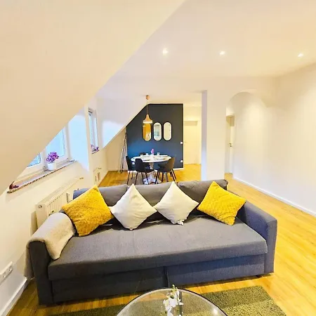 Urban Calm 2br With Parking Space Apartment *