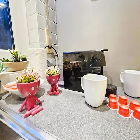 Urban Calm 2br With Parking Space Apartmán *