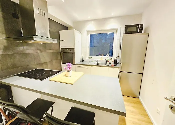 Urban Calm 2br With Parking Space Apartmán