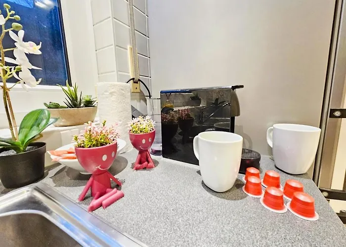 Urban Calm 2br With Parking Space Apartmán *