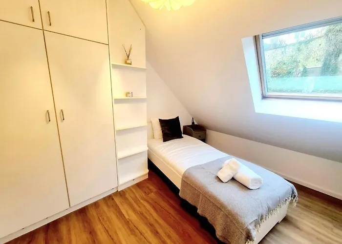 Urban Calm 2br With Parking Space *