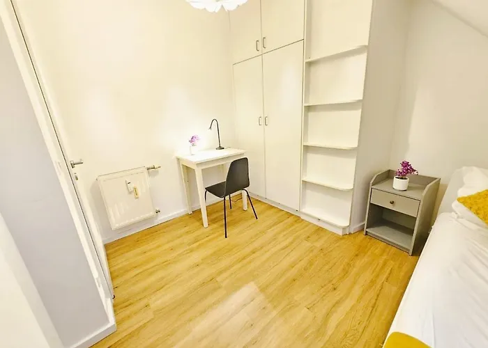 Urban Calm 2br With Parking Space Apartment